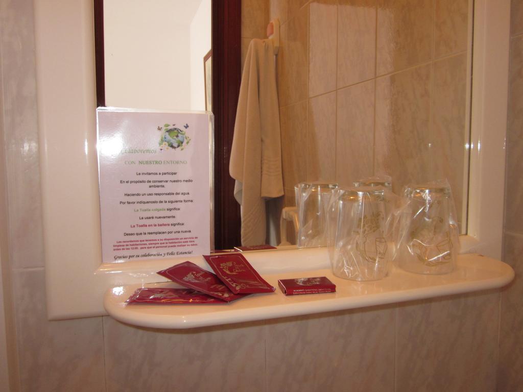 Habitaciones Lopez Azcona Noja Rum bild