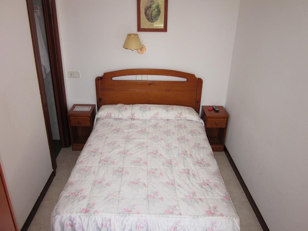 Habitaciones Lopez Azcona Noja Rum bild